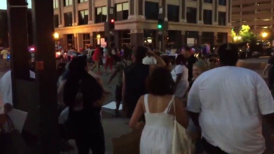 queenciityconfidential:  imsoshive:  DPD IS LYING! THE MAN IS RIGHT THERE ON THE STREET AS CONFUSED AS EVERYBODY ELSE WHEN THE SHOTS STARTED!  boost 