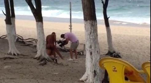 silmsilva:    Nicolle Bittencourt Flagrada em Filme Pornô na Praia do Recreio  