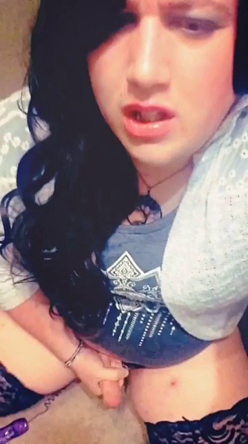 ashleyaurora:  Here’s the video of me cumming while riding my dildo. Hope you enjoy.💁🏻😁  I love seeing her cum