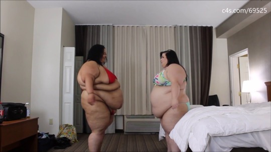 jamfeels:  mistressvioleta:  ssbbwbrianna:  SSBBW Brianna/Kiyomi: Full Force Belly Bumpin’! Find this video and tons more! at: www.clips4sale.com/69525 Video Description: 600 pounds vs. 400 pounds. In this video, I throw my body, full force at ssbbw