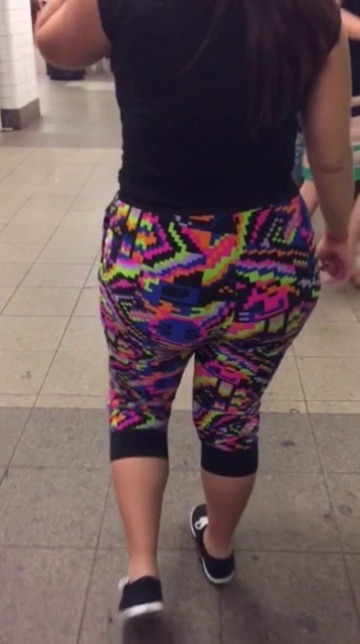jhbootyhunter:  I spotted this phat one on the platform and jump of my train. 
