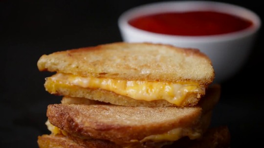 thresholdofzero:  ryandevon:  05-fubu:  blackboycapricorn:  How you make a 30 second masterpiece about grilled cheese.  Bitch I’m wet  Why is this cinematically better than like actual movies? Or am I just fat? (The new working title of my memoirs)