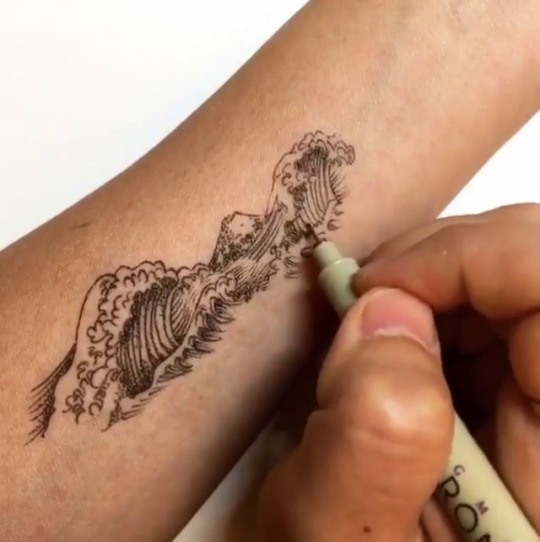 1010ll:  https://www.instagram.com/p/BIoazAHAGsR/