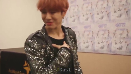 jypnior:  Yugyeom lipsyncing to Jackson