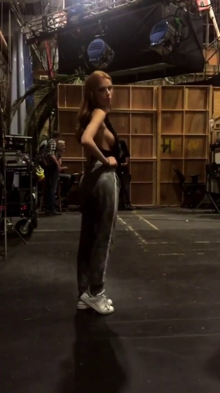 celebgoodies:  http://celebgoodies.tumblr.com