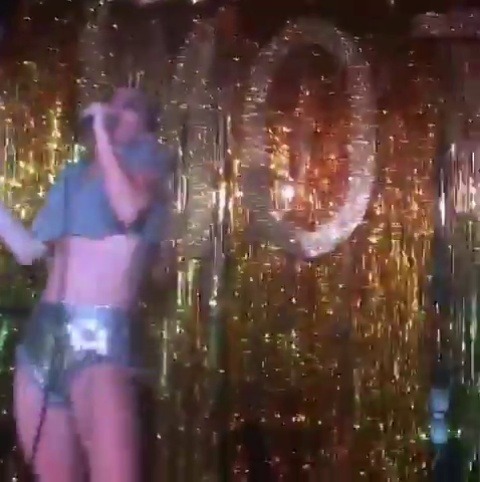 Porn gagafanbasedotcom:  Lady Gaga performing ‘Perfect photos