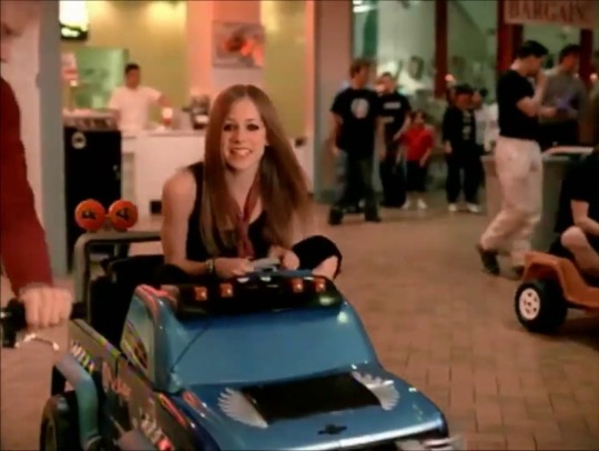 itscalledfashionlookitup:Avril Lavigne goes to the store Sacrilege! 