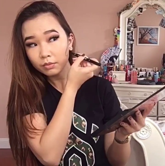 asian:  sad-chihuahua:  mimiduong:  a hoe’s contour and highlight routine products