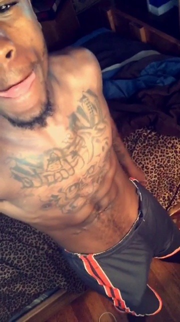 godsgifted101:  ralphhoward:  #Straight #LadiesOnly #Eggplantfriday  Lil dick nikka