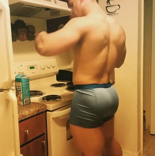 just-gorge-ous:  @josue_aesthetic: The way that I feel every morning when I start making my breakfast 