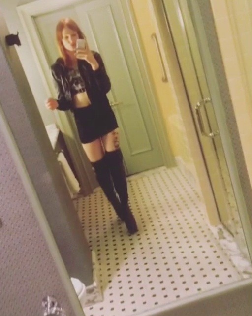 cocodahlia:  🎧Such a lady but I’m dancin like a hooee🎧