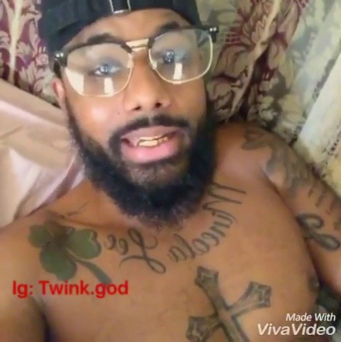 codenameswagg:  iamchinyere:  Bible  He so funny😂