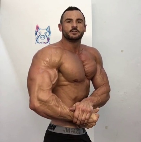 001muscle:  Arturo Mendez (@arturomendez_) 