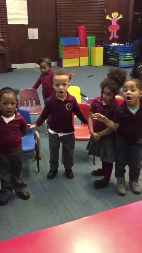 cloudkickincrysis:  octoberjr:  these adorable 4year olds trying to do the mannequin challenge   Lmaoooooooo kids yo, I’m weak 😭😭