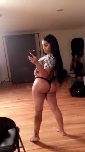 Sex kingcosmo3:  Ayisha Diaz pictures