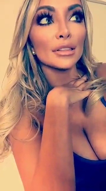 lindsey-pelas:  http://Lindsey-Pelas.tumblr.com