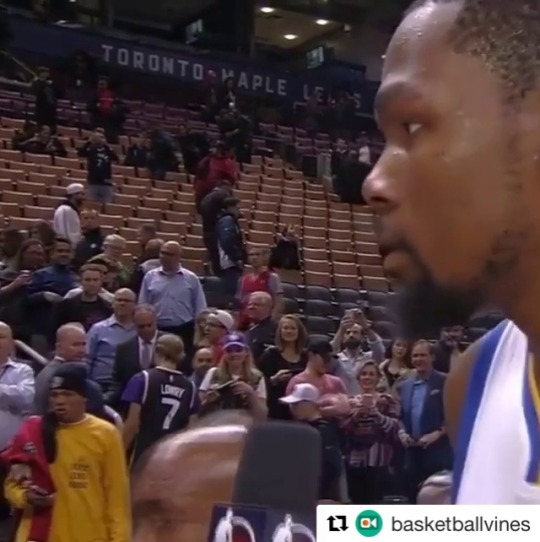 heaux-ass:  bballinspiration:  KD gives Drake the death stare after he bumped into him. Then says “I don’t give a damn about no drake night” (Via Cjzero/Vine)  😂