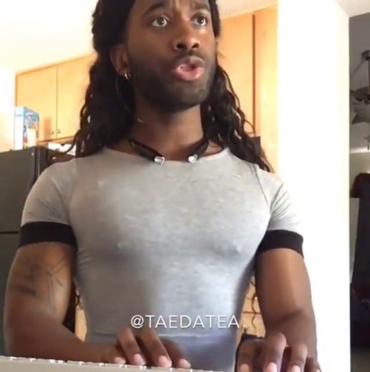 di-zzzy:  iamchinyere:  I’m dead 💀  LMFAOOOOOOOO delete this shit!!