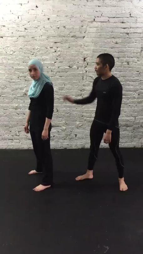 Learn to defend against a bigot grabbing your hijab from behind! This is very important nowadays. Please, learn this self...