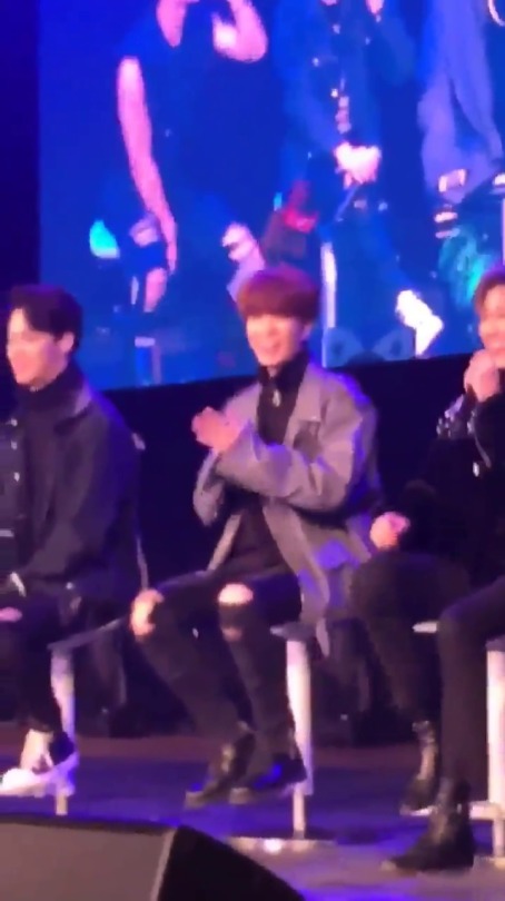 a6:  BAMBAM LITERALLY PRETENDED TO SUCK A DICK ONSTAGE IM ASCENDING AT JAEBUMS FACE IN THE SPLIT SECOND AT THE END
