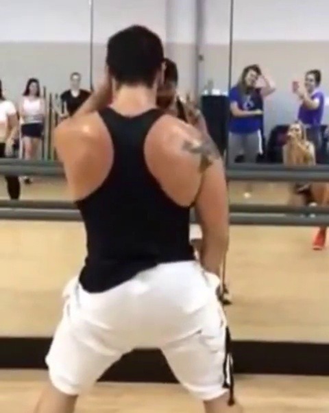 oofahpapa:  acacio-moore:That time the gym instructor TURNED UP! ♂♂ http://oofahpapa.tumblr.com/archive