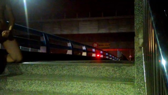 pushliao:  陸橋旁邊 下班時間車好多 忍不住自雞噴出來了