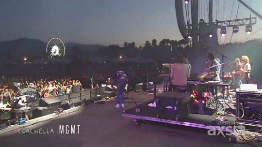 l904:  kidslovecudi: Kid Cudi dancing on stage at Coachella durng MGMT’s set to “Electric Feel” 