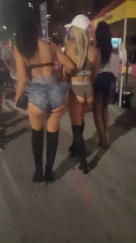 Porn creepercandidx2:They were showing their ass photos