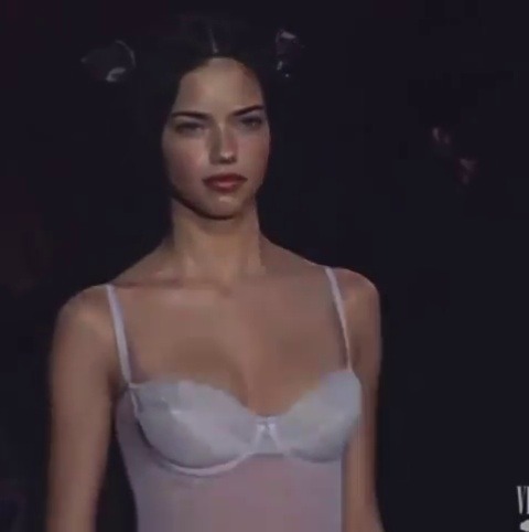 lovelenanicole: Victoria’s Secret Fashion Show 1999 Adriana, Heidi, Giselle, Tyra