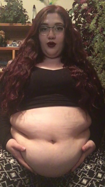 loudgoateecreation:  sweetpeach4405: First video on my new page 😅☺️ let me know what you guys think. Just a little belly play video, finally showing my face hahah. I’ve been such a piggy lately ;) it’s showing everywhere. Nice BBW