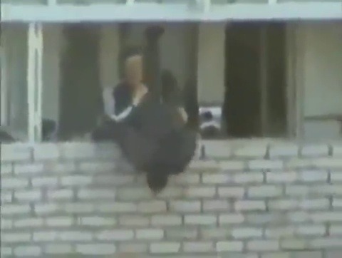 mockwa:    Drunk Russian Falls out of Window  