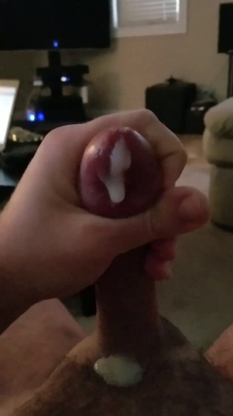 mycummingcock: 1-curious-dude:   chgo99:  Quick cum to start the day.  Felt great.