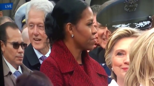 86thatshit: prettyboyshyflizzy:   Bill Clinton caught staring at Ivanka Trump by