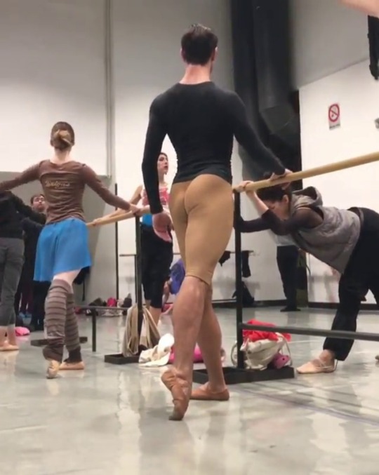 lovelyballetandmore: Igor Pastor  