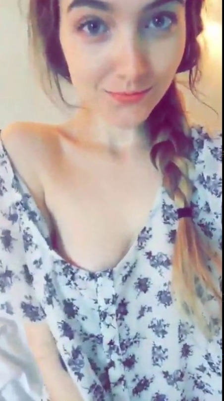 dollarcamgirls:    Kendalltyler teasing everyone live on Dollarcamgirls  