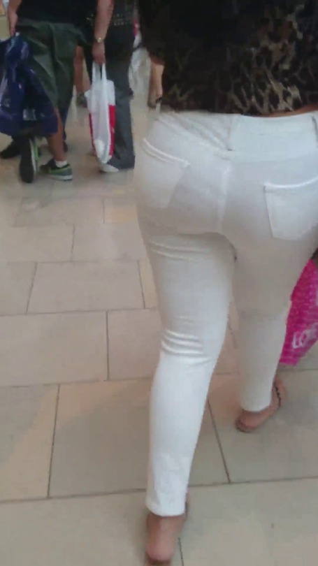 creepercandidx2:  big booty in white