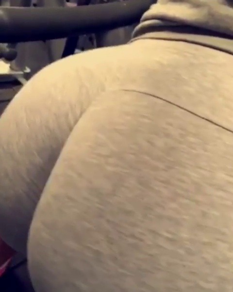 Gym booty up close porn pictures