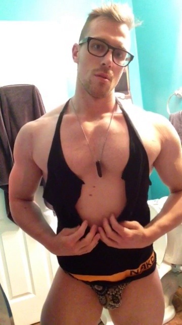 Designerguy64: Razoruniverse:   Manthongsnstrings:  Muscle-Dan:  My Bro 