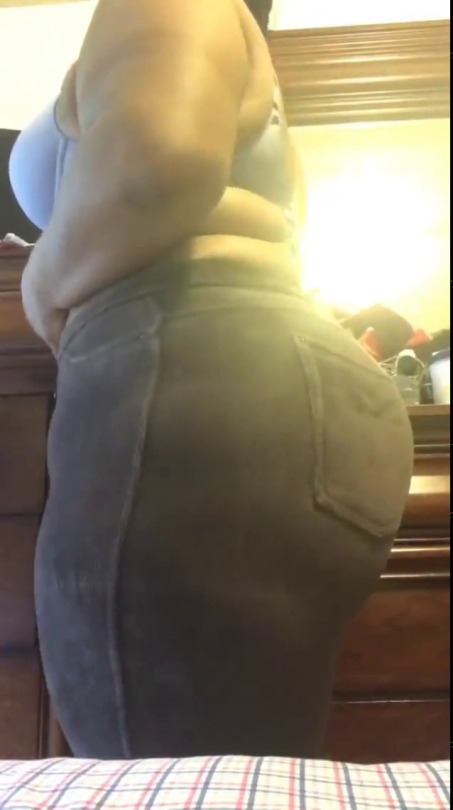 thetruemesiah:  Big booty mama