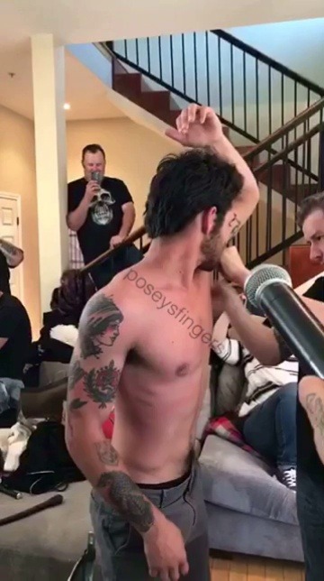 Porn pervert4fun:  hotfamousmen:Tyler Posey Daddy photos