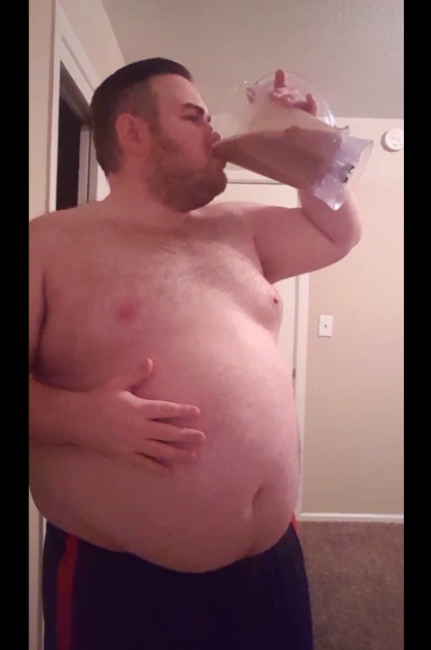 ls6y06cl6a0n:  girth-bender: drewbearrymore: Gainer shake time  Good Lord 😱😱