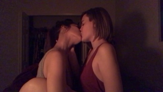 annas-hot-things:  let me kiss both of you!