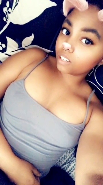 littlemidnightcloe:  I don’t have Snapchat though lol  Sexy