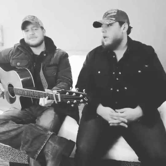 red-white-booze:  apriiljane:  Someone didn’t like Keith Whitley or Luke Combs.  RUDE.   I don’t think I could be anymore obsessed with Luke Combs voice/music if I tried 😍 chills always