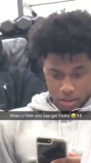 insecure-beautyy:  localstarboy:  When you get a freaky text in public  Omgggg 😩😩❤️