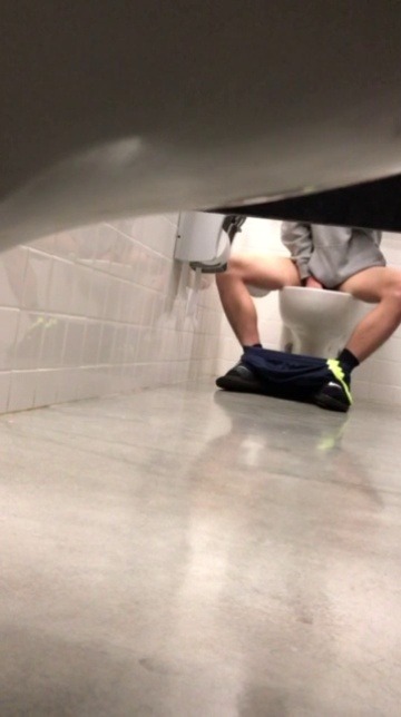 calicocksucker:  Public jo at school