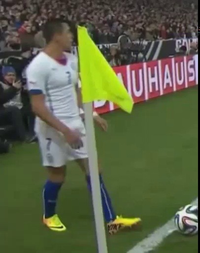 footbulging:  Alexis Sánchez