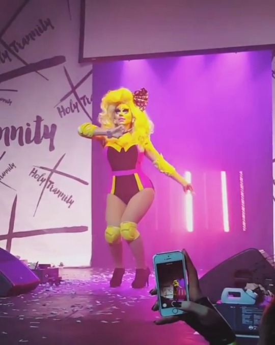 pleasetrysomethingelse:  beatricethickumsmattel:im fucking screaming  She looks so