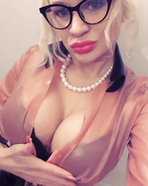 goat74:Seriously hot she is 