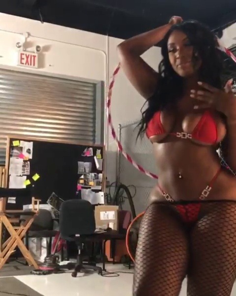 slammaboy:  NSFW crisanamariyah  LAWD HAVE MERCY!